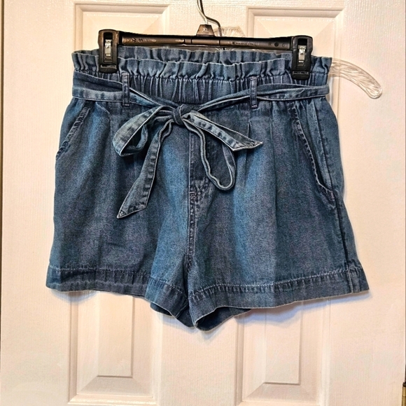 American Eagle Outfitters Pants - American Eagle shorts size small